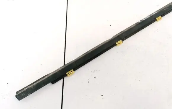 Hyundai i30 Front door glass trim molding 