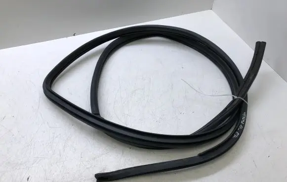 Toyota Avensis T270 Front door rubber seal