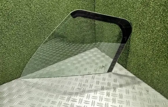 Opel Vivaro Front vent window/glass (coupe) DOT27AS2M23100 43R011057