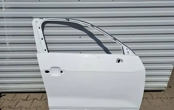 Audi Q2 - Front door
