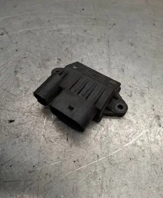 Glow plug pre-heat relay