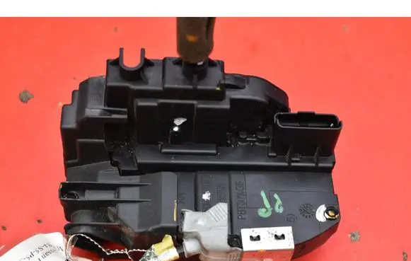 Nissan Pulsar Front door lock 