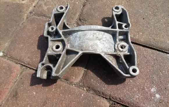 Audi A6 S6 C5 4B A/C compressor mount bracket 078260835C