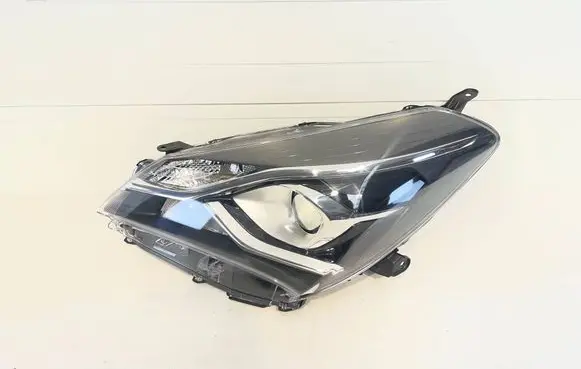 Toyota Yaris Headlight/headlamp 21211BZLM