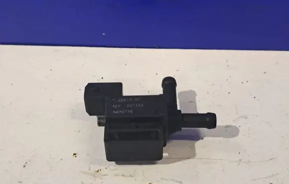 Engine mount vacuum valve