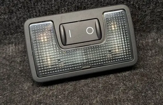 Audi A4 S4 B7 8E 8H Rear seat light 8Z0947123