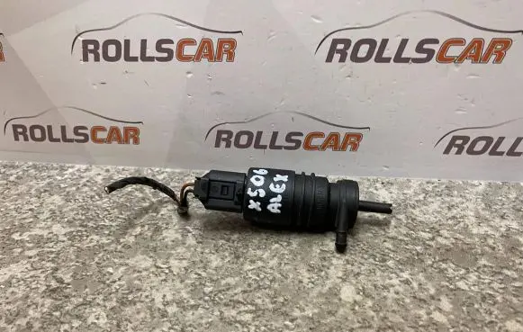 BMW X5 E53 Windscreen/windshield washer pump 8364516 18139 14725