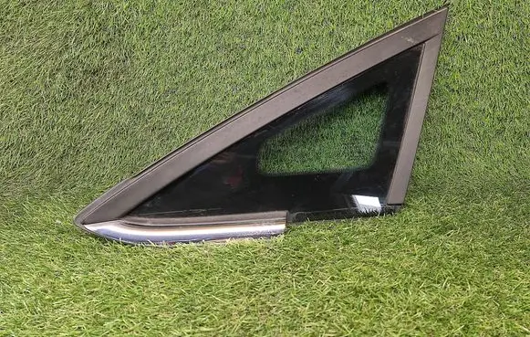 Ford Fiesta Front triangle window/glass 8A61A29711A