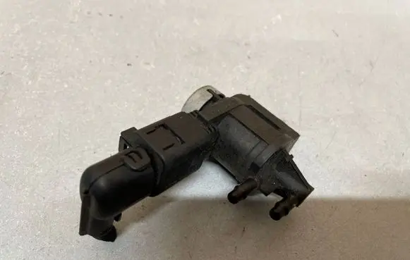 Audi A4 S4 B6 8E 8H Turbo solenoid valve 1J0906283C