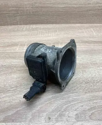Audi A4 S4 B5 8D Mass air flow meter 037906461B AFH6010A
