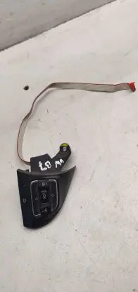 Volkswagen PASSAT B7 Steering wheel buttons/switches 