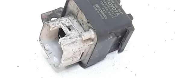 Toyota Avensis Verso Glow plug pre-heat relay 2861067010