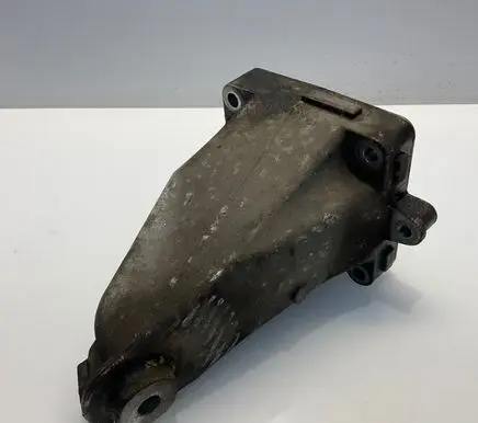 Mercedes-Benz C W204 Engine mounting bracket A2712232804 2712232804