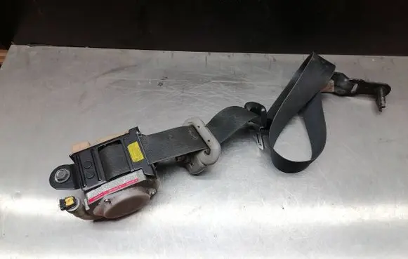 Subaru Impreza II Front seatbelt
