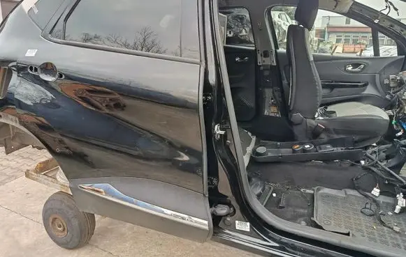 Renault Captur Pillar (middle)