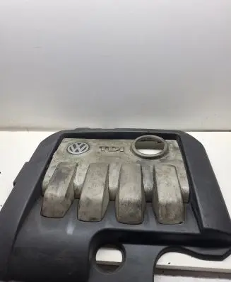 Volkswagen PASSAT B6 Engine cover (trim)