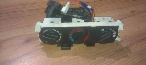 Nissan Primera Climate control unit 7030230733 nenustattyta