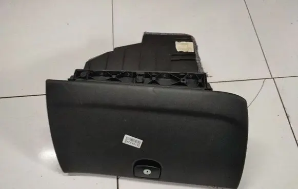 Peugeot 407 Glove box