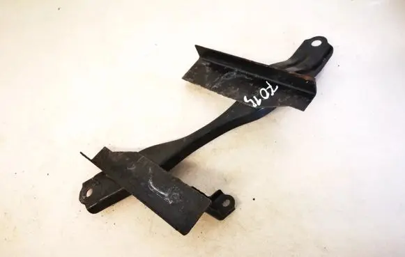 Toyota Avensis T270 Radiator mount bracket