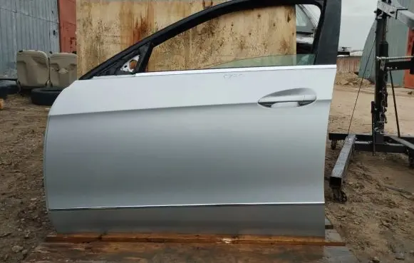 Mercedes-Benz E W212 Front door A2127200105 2127200105