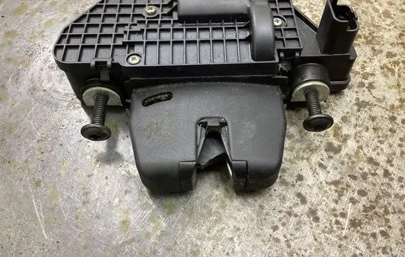 Tailgate/trunk/boot lock/catch/latch