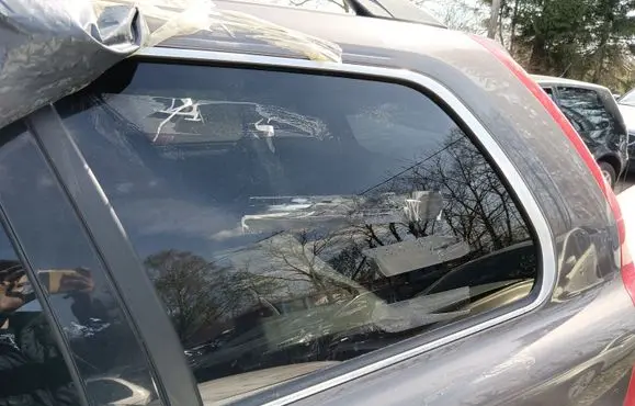 Volvo XC90 Rear side window