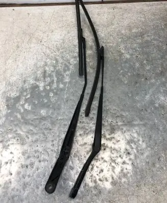 Volkswagen Golf V Front wiper blade arm 1Q1955410 1Q1955409