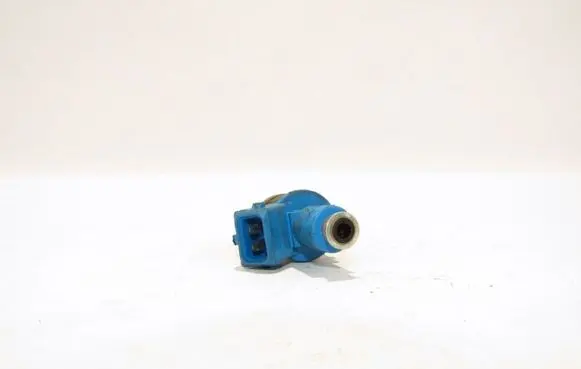 Volkswagen PASSAT B5 Fuel injector 06B133551C