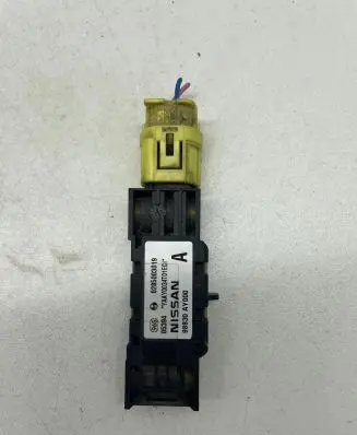 Nissan Primera Airbag deployment crash/impact sensor 98830AY000 05394 0285003019