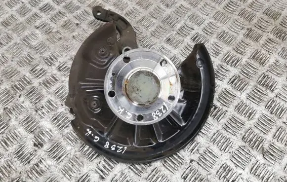 Volkswagen Golf VIII Rear wheel hub