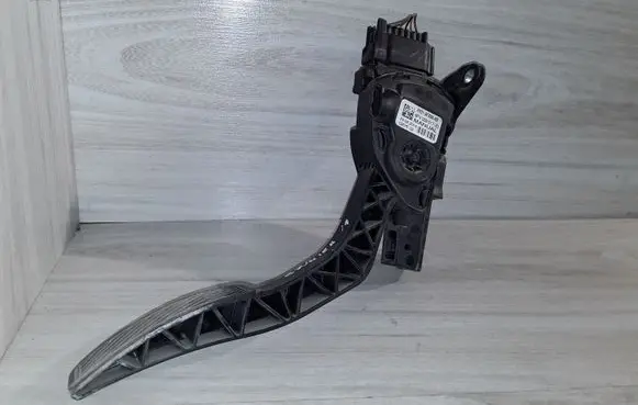 Ford Transit Courier Accelerator throttle pedal 6PV00951720 8V219F836AB