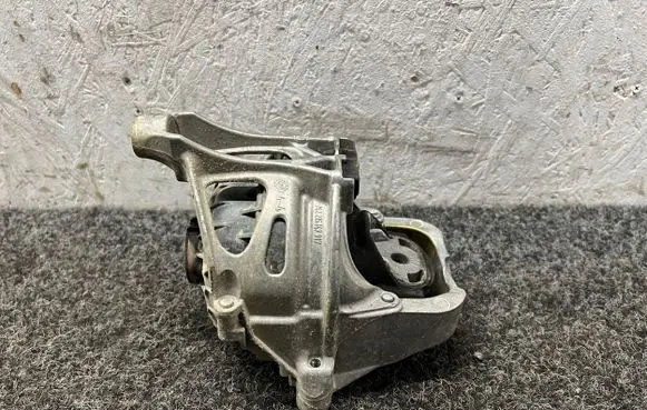 Audi Q5 SQ5 Engine mount bracket 4M0199372B 4M0199372