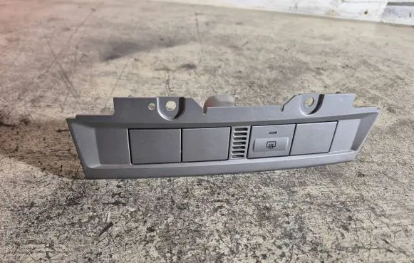 Ford Focus Windscreen/window heater switch 4M5113D734BC BXMEB