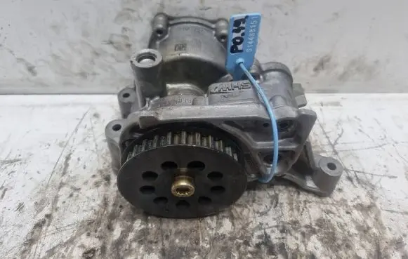 Volkswagen Golf VII Oil pump 04L145208F
