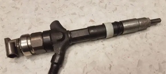 Toyota Avensis T220 Fuel injector 236700G010 01H10397