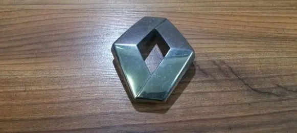 Renault Laguna I Manufacturer badge logo/emblem 824625
