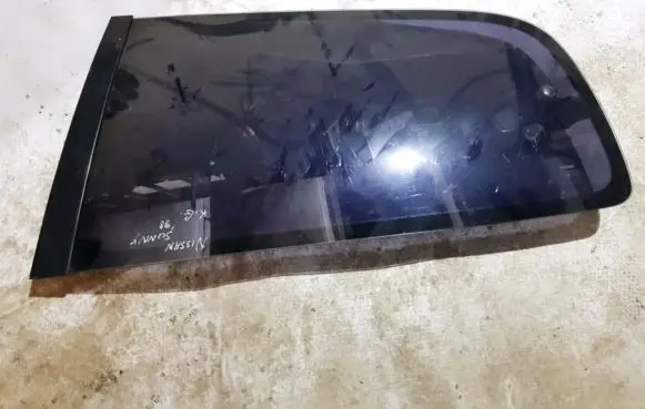 Nissan Sunny Rear side window