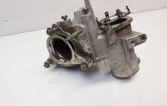 Nissan Juke I F15 EGR valve 3523028