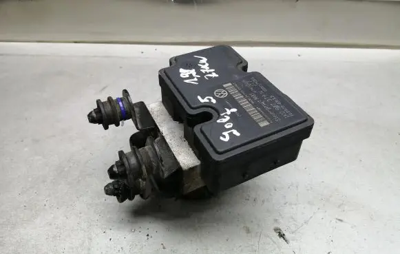 Volkswagen Golf V ABS Pump 1K0614117F 1K0907379N