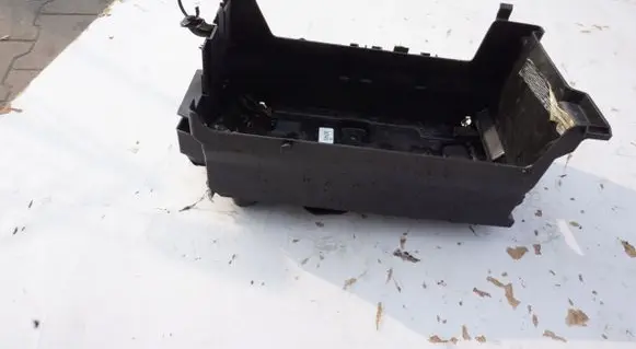 Chevrolet Captiva Battery tray 
