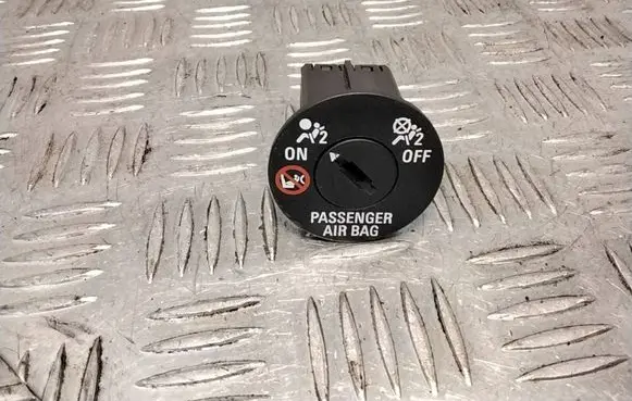 Passenger airbag on/off switch