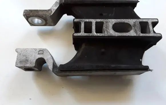 Volvo XC90 Engine mount bracket 31330594