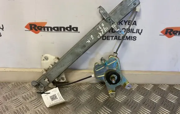 Rear window lifting mechanism without motor