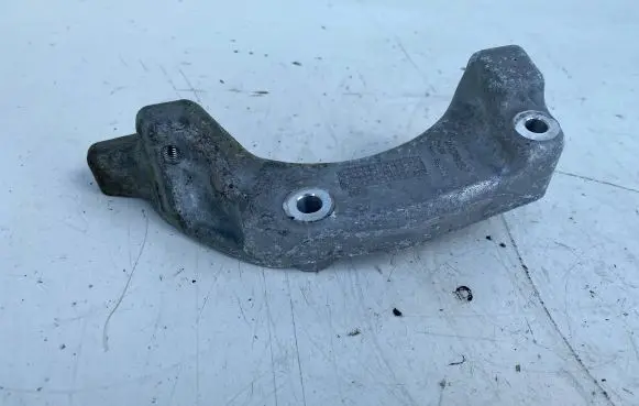 Volvo V40 A/C compressor mount bracket 31401869