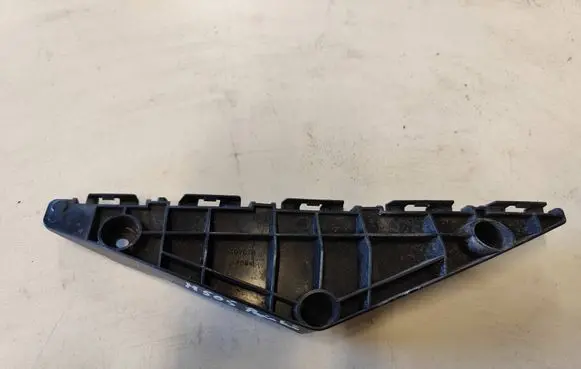 Toyota Avensis T270 Front bumper mounting bracket 5253605040