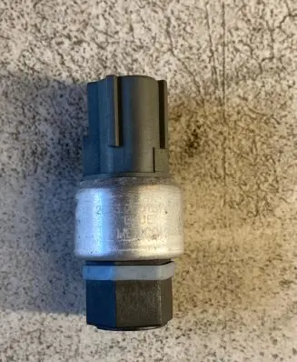 Jeep Cherokee III KJ Air conditioning (A/C) pressure sensor 05018745AA