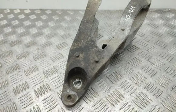 Volkswagen Transporter - Caravelle T5 Engine mounting bracket 7E0199370
