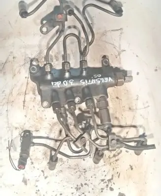 Renault Vel Satis Fuel injector supply line/pipe 