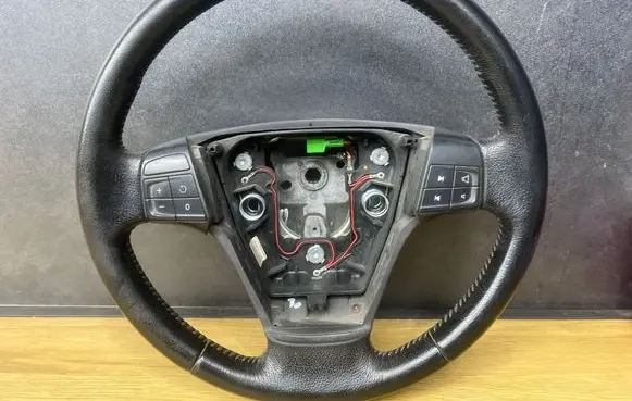 Volvo V50 Steering wheel 8687335 09062005