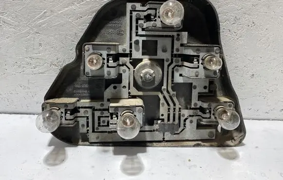 BMW 5 E39 Tail light bulb cover holder 8363566 14603602